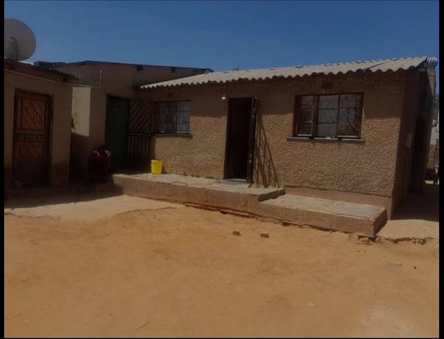 8 BEDROOM HOUSE FOR SALE IN TEMBISA CENTRAL